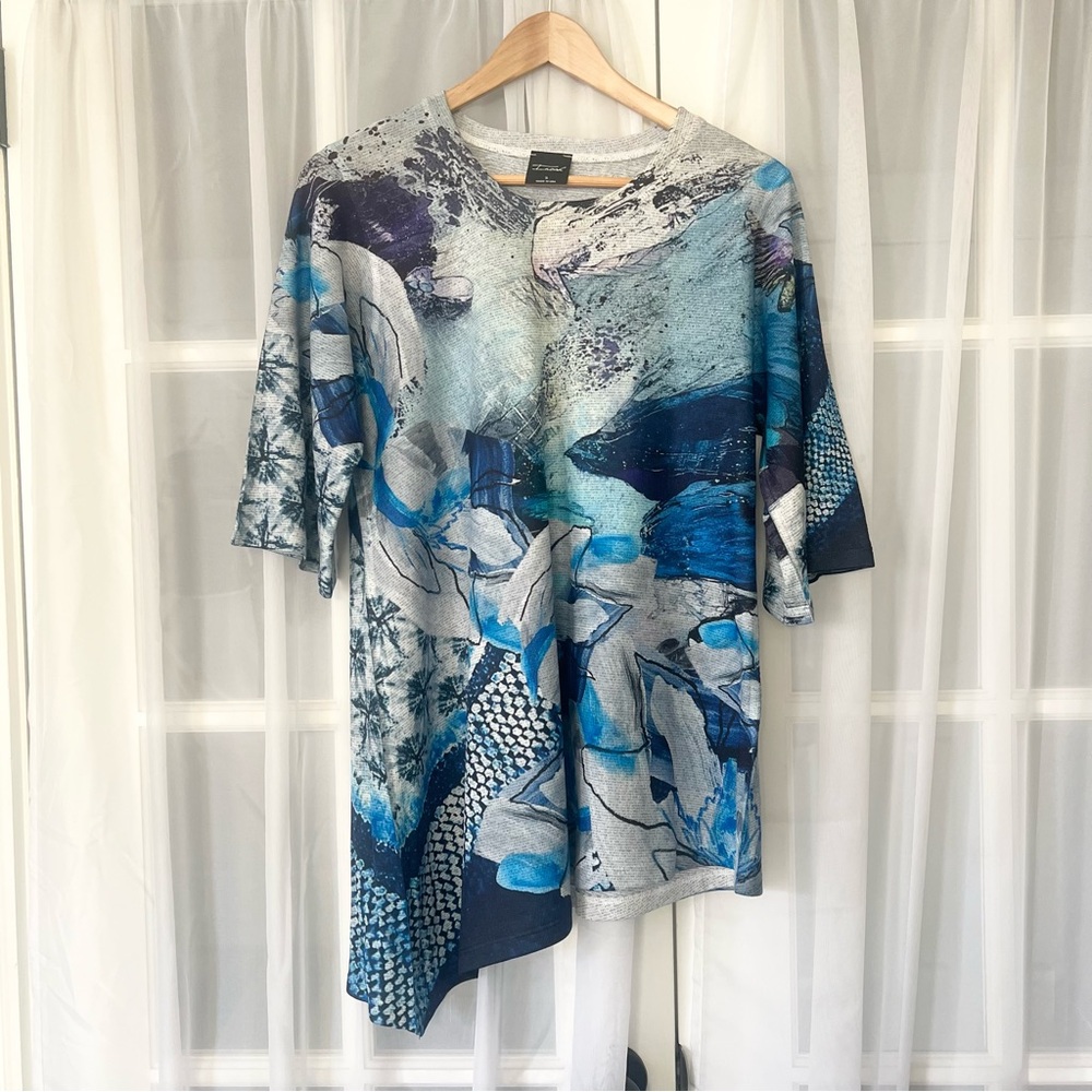 Inoah Knit Abstract Elbow/ 3/4 Sleeve Asymmetrical Hem Top Sz S